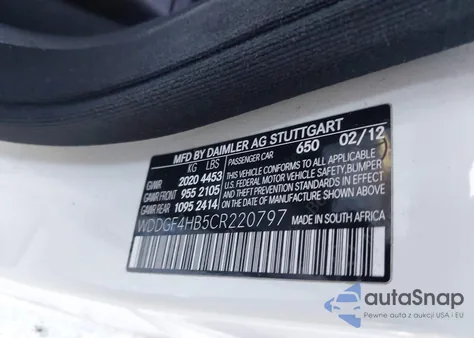 2012 Mercedes-Benz C 250 Sport z USA, uszkodzony, nr VIN WDDGF4HB5CR220797